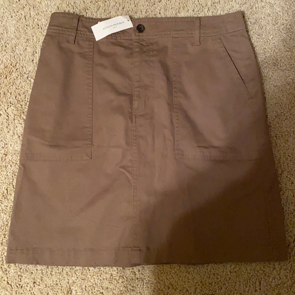 Banana republic tan cargo skirt